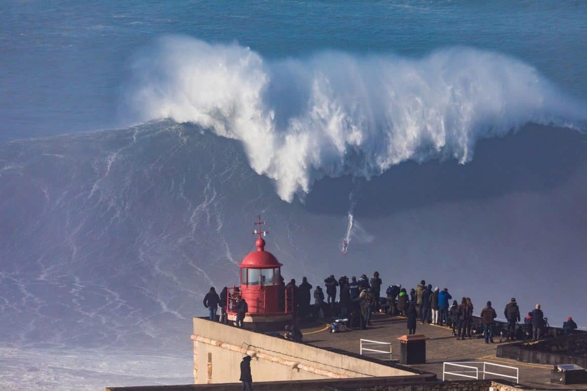 Airline Pilot Survives Scary Nazare Wave Following Heroic JetSki Rescue DailyStoke