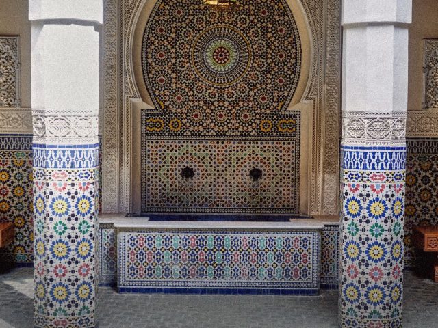 Moroccan hammam with zellige tiles and fountain, best hammams in Marrakech