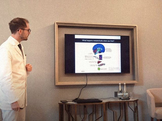 Doctor presenting a fasting science slide, the Chenot Method and autophagy
