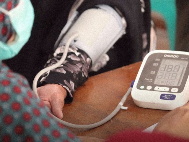Blood pressure reading on an upper-arm monitor, Omron Evolv review