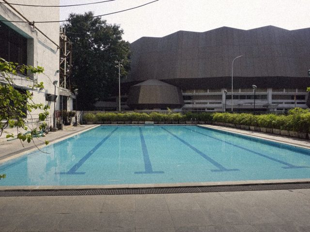 Outdoor swimming pool with lane ropes, swimming questions
